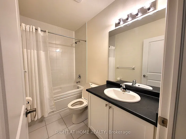 56 Singhampton Rd — Photo 11