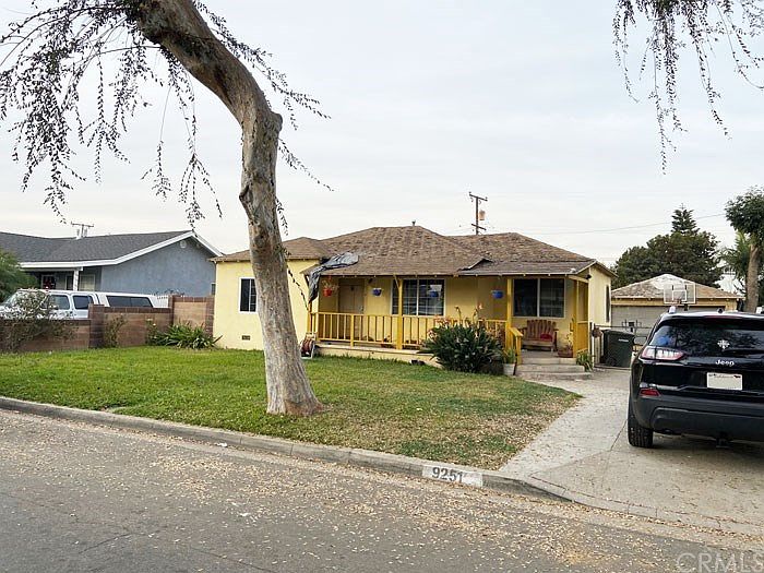 2nd image of 9251 Maple St