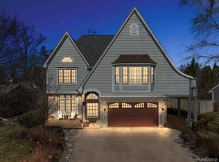 2074 Lakeshire Dr, West Bloomfield, MI