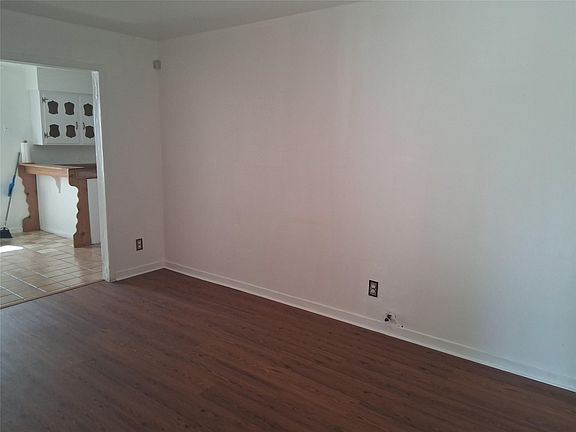 3rd image of 3513 Rockingham St