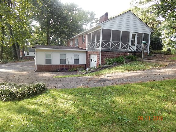 3rd image of 326 Sunset Dr