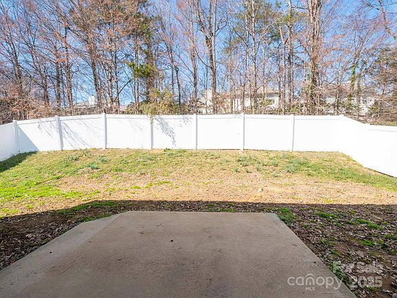 5th image of 2627 Highland Park Dr