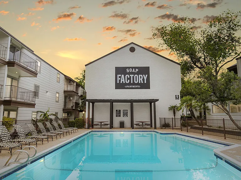 Soap Factory Apartments — Photo 6