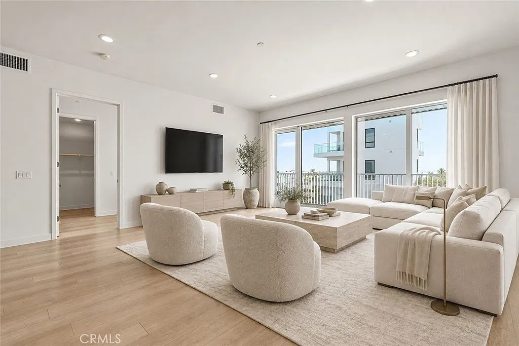 2 bed, 1769 sqft, $5,500 — Photo 3