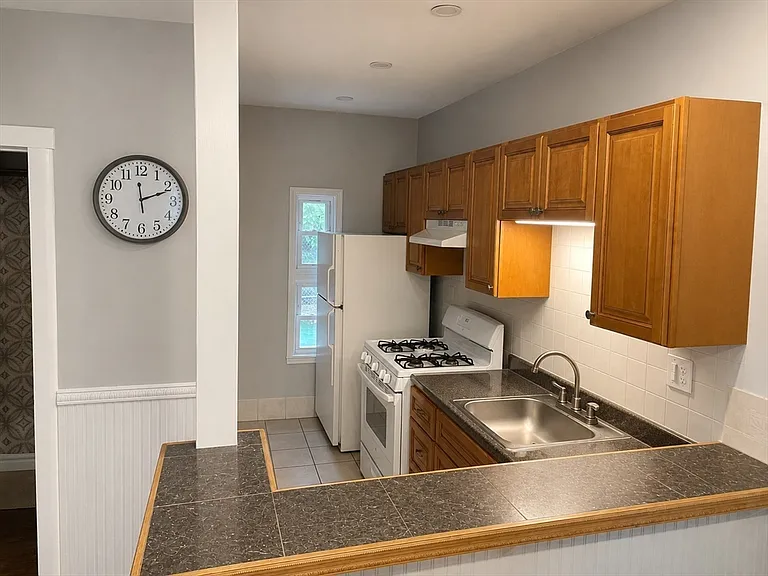 40 Kelvin St #1 — Photo 2