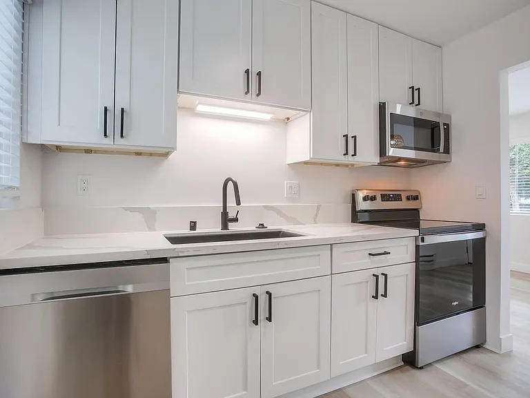 BMB - 265-267 Cedar — Photo 3