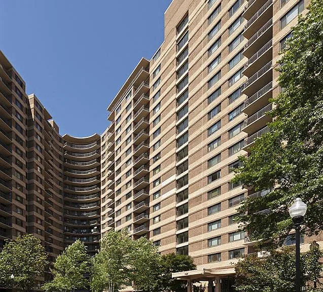 The Warwick Apartments — Photo 8