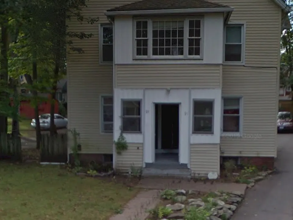 93 Larrabee St