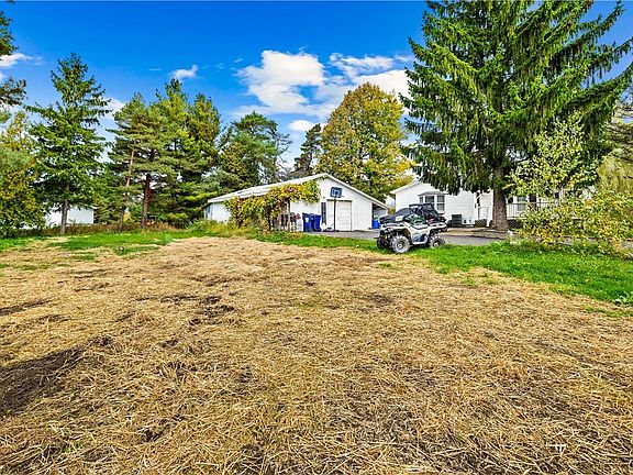 4th image of 693 Windfall Rd