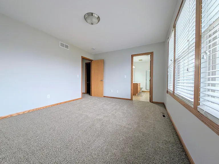 1911 Red Maple Ln — Photo 12