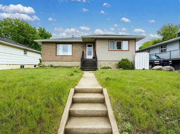 361 N 7th St SW, Medicine Hat, AB T1A 4K3