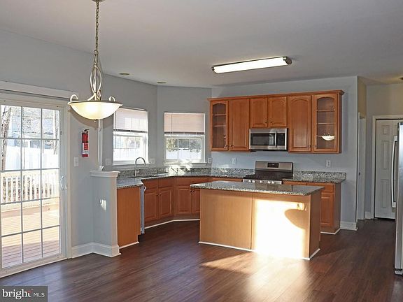 3rd image of 24 Blue Spruce Dr