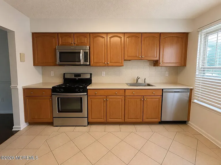 7 Stuart Dr #3 — Photo 9