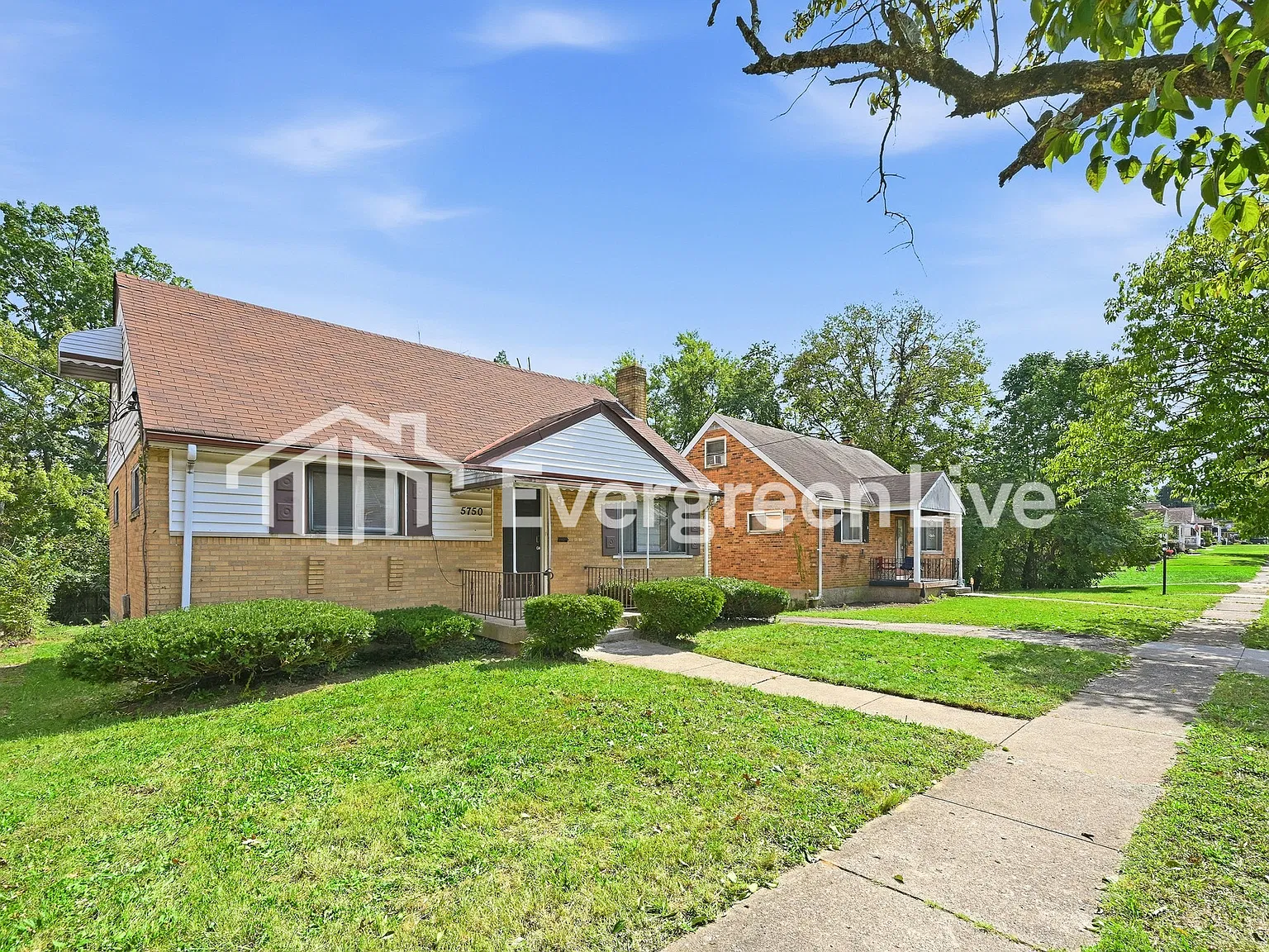 3 bed, 1.0 bath, 1347 sqft, $1,545 — Photo 2