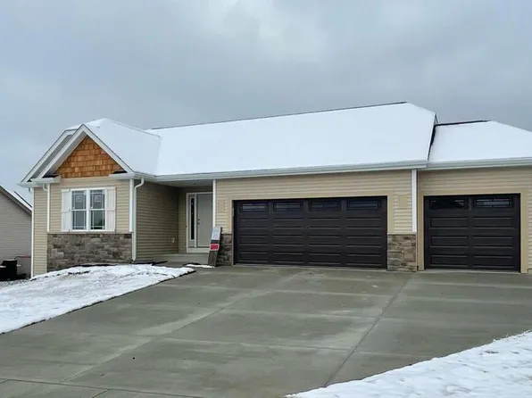 428 Champlain DR, Johnson Creek, WI 53038