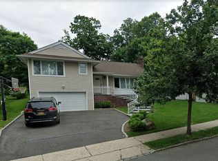 7 Gilbert Rd, Great Neck, NY 11024