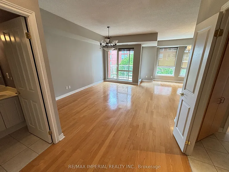 60 Old Mill Rd #405 — Photo 3