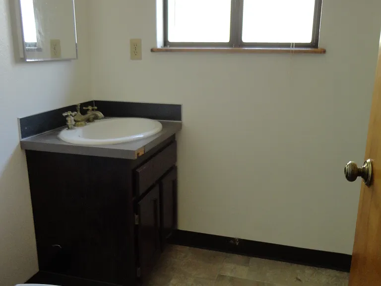 228 NE Ward Ave — Photo 12
