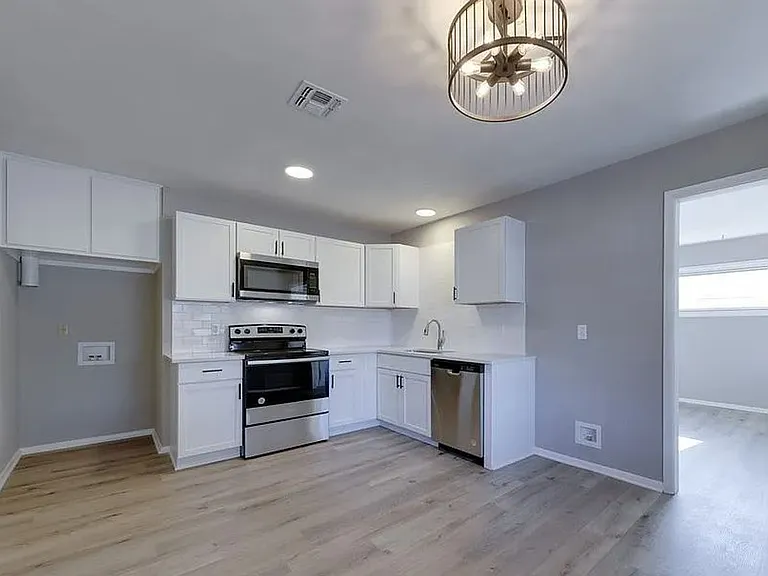 236 N Sunnyside Rd — Photo 6