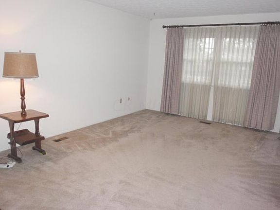 4th image of 174 Bombay Ave