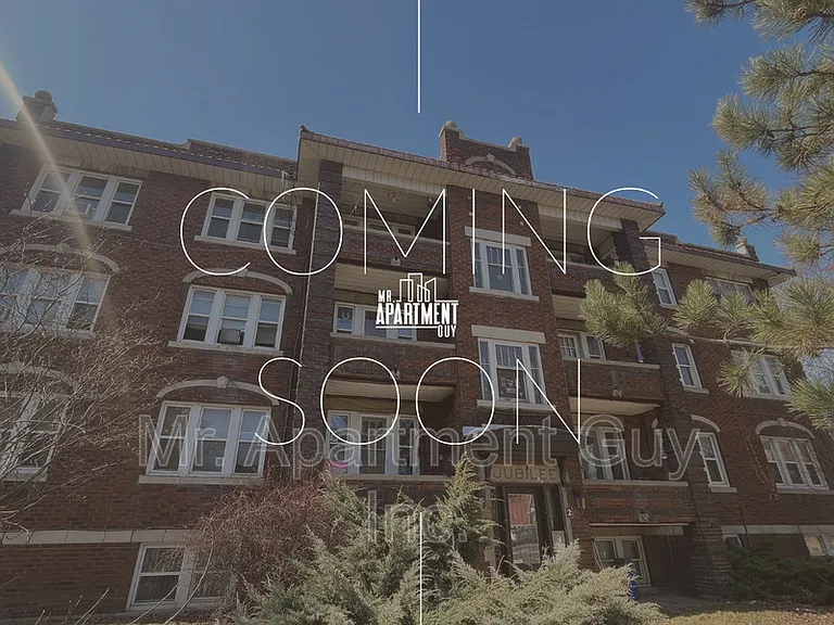 2 Balsam Ave S — Photo 1