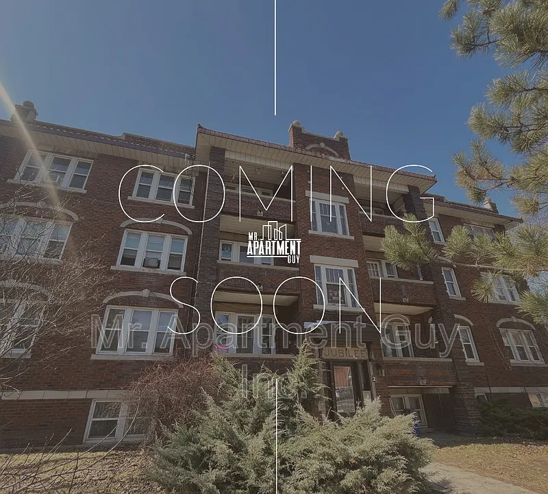 2 Balsam Ave S