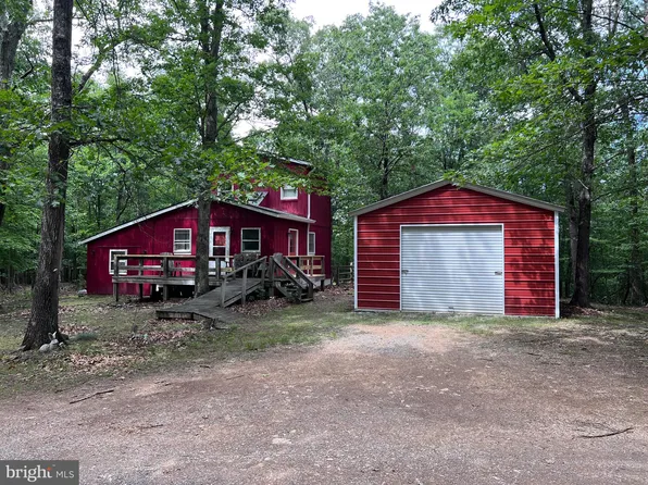 1100 Plum Tree Ln, Berkeley Springs, WV 25411