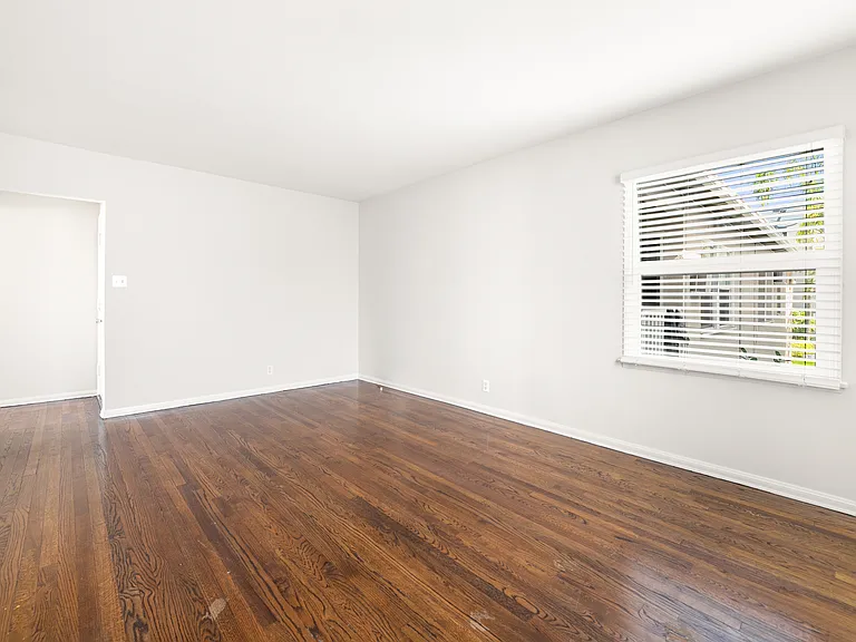 11218 Morrison St #6 — Photo 6