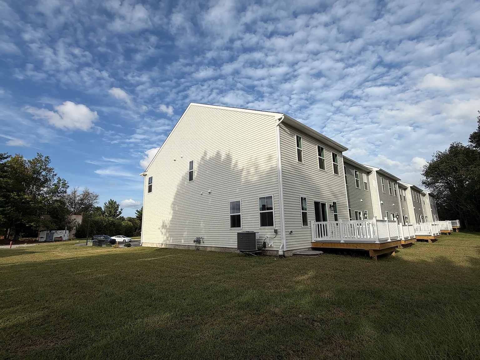 3 bed, 2.5 bath, 2360 sqft, $2,799 — Photo 4