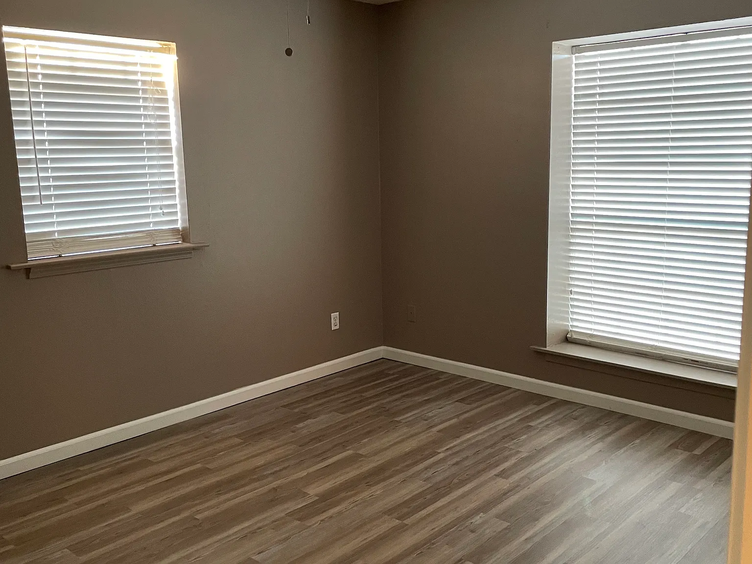 2 bed, 1.5 bath, 1100 sqft, $1,350 — Photo 2