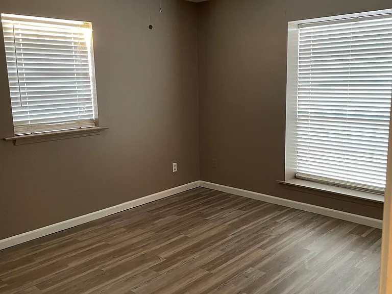 1635 Newport Pl #11 — Photo 2