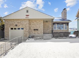 851 N Grove Ave, Elgin, IL 60120