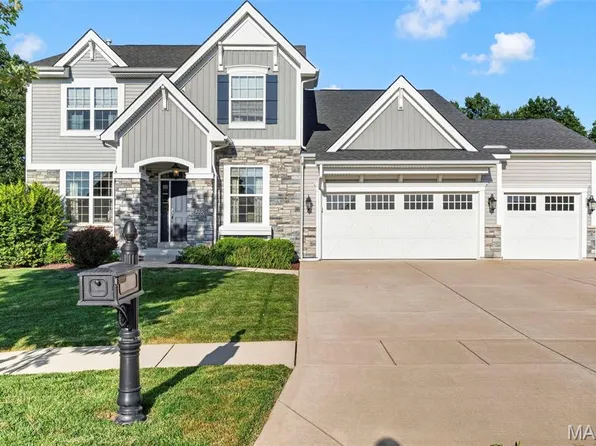222 Grayleaf Ct, Wentzville, MO 63385