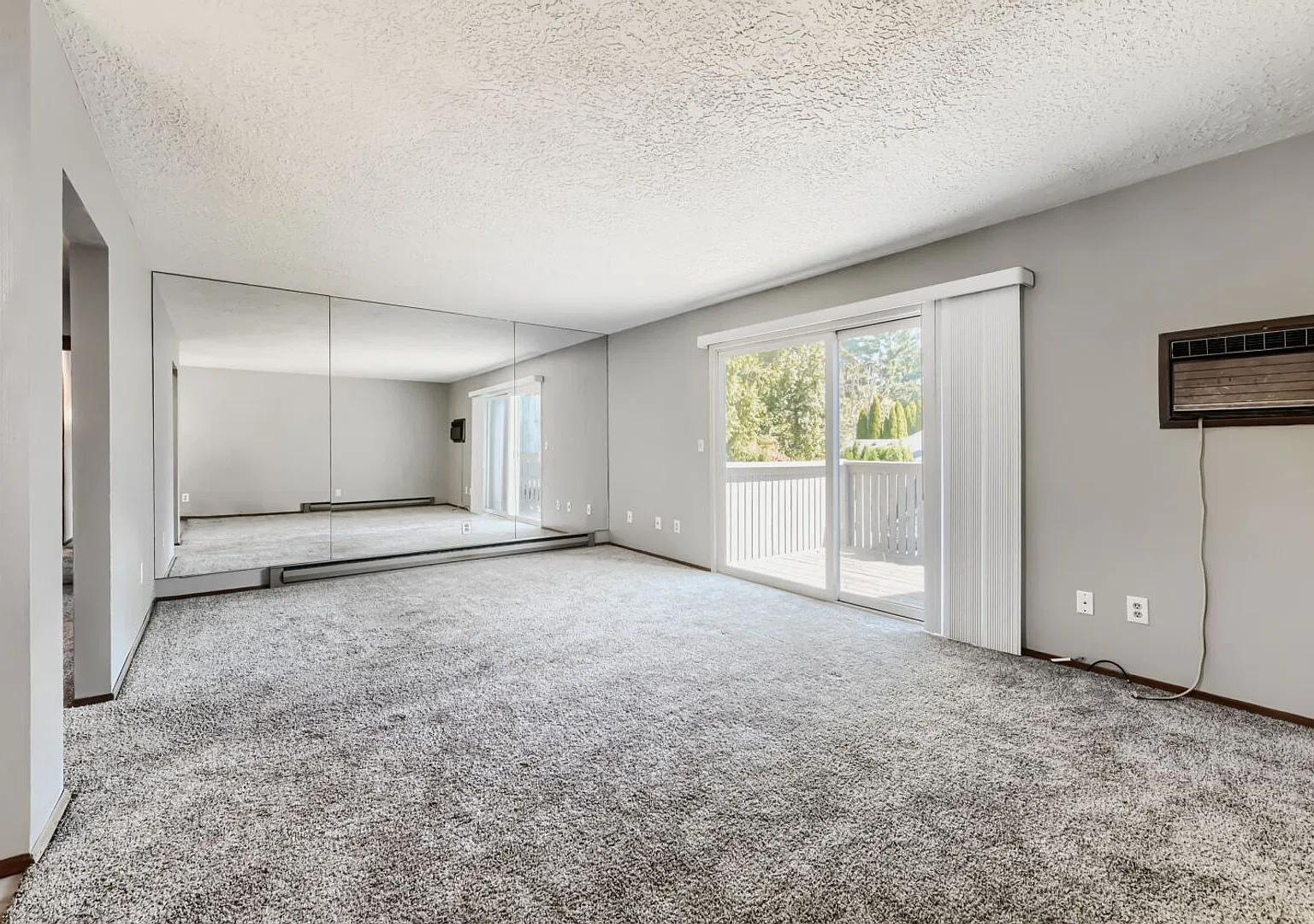 $2,150 - Conveniently located Casa Del Cedro Town Home with 3 bedrooms and 3 bathrooms — Photo 4