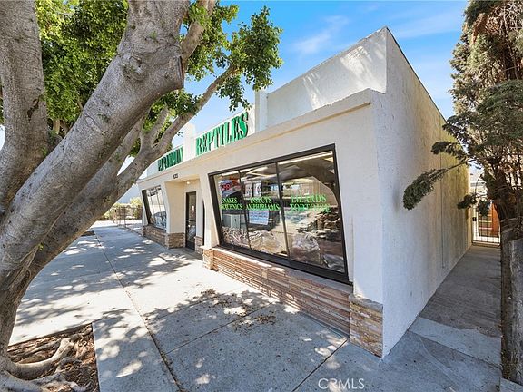 4th image of 15323 Paramount Blvd