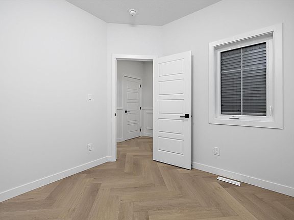 4th image of 971 Elderberry Ct