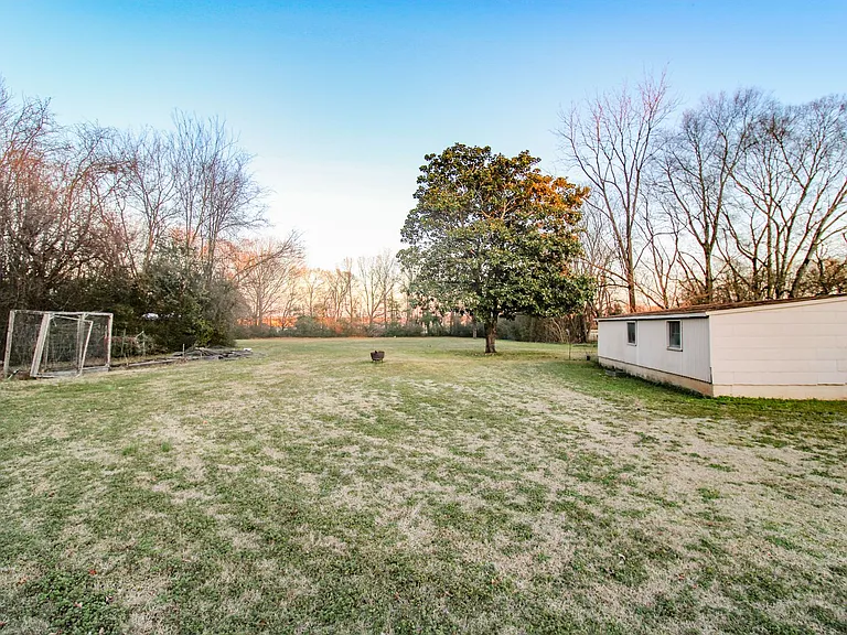 426 Rogers St — Photo 33