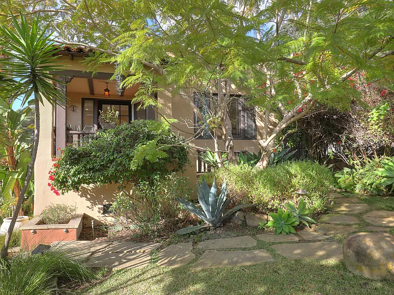 1423 Alta Vista Rd — Photo 2