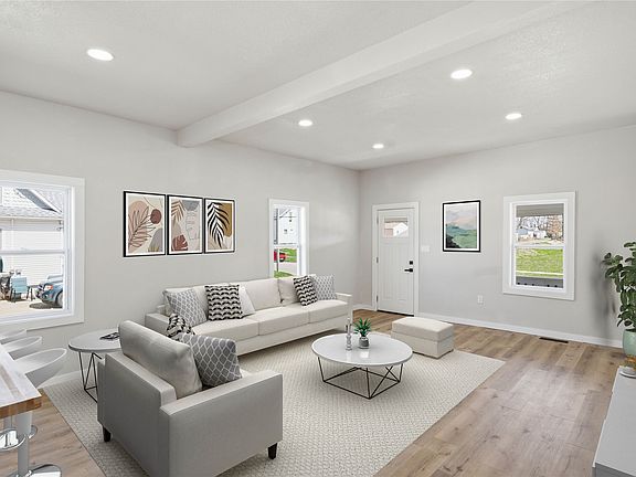 3rd image of 617 W 4th St S
