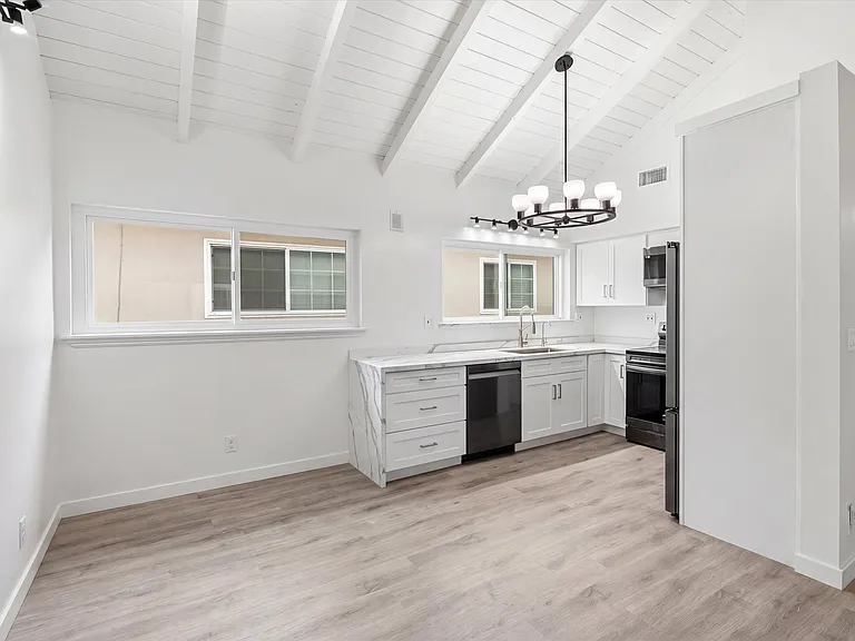 211 Cypress St #1/2 — Photo 10