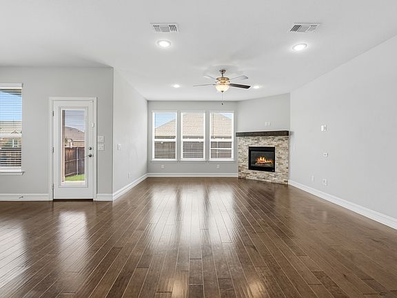 5th image of 5901 Silverhollow Dr