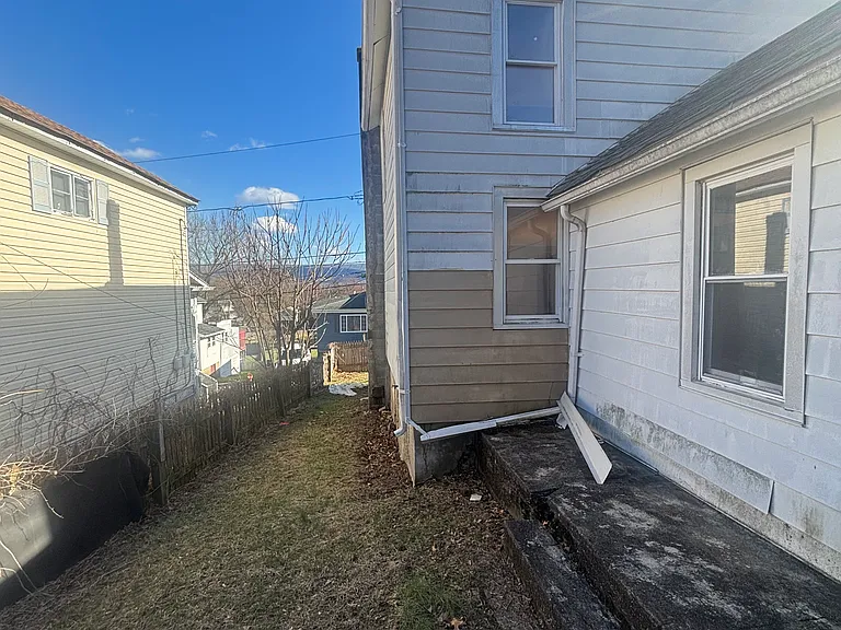 51 Barney St — Photo 12