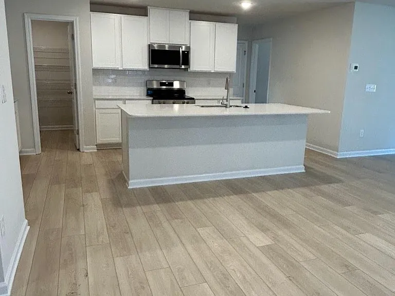 2533 Trollinger Dr — Photo 3