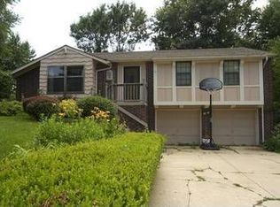 709 NW Canterbury Rd, Blue Springs, MO 64015