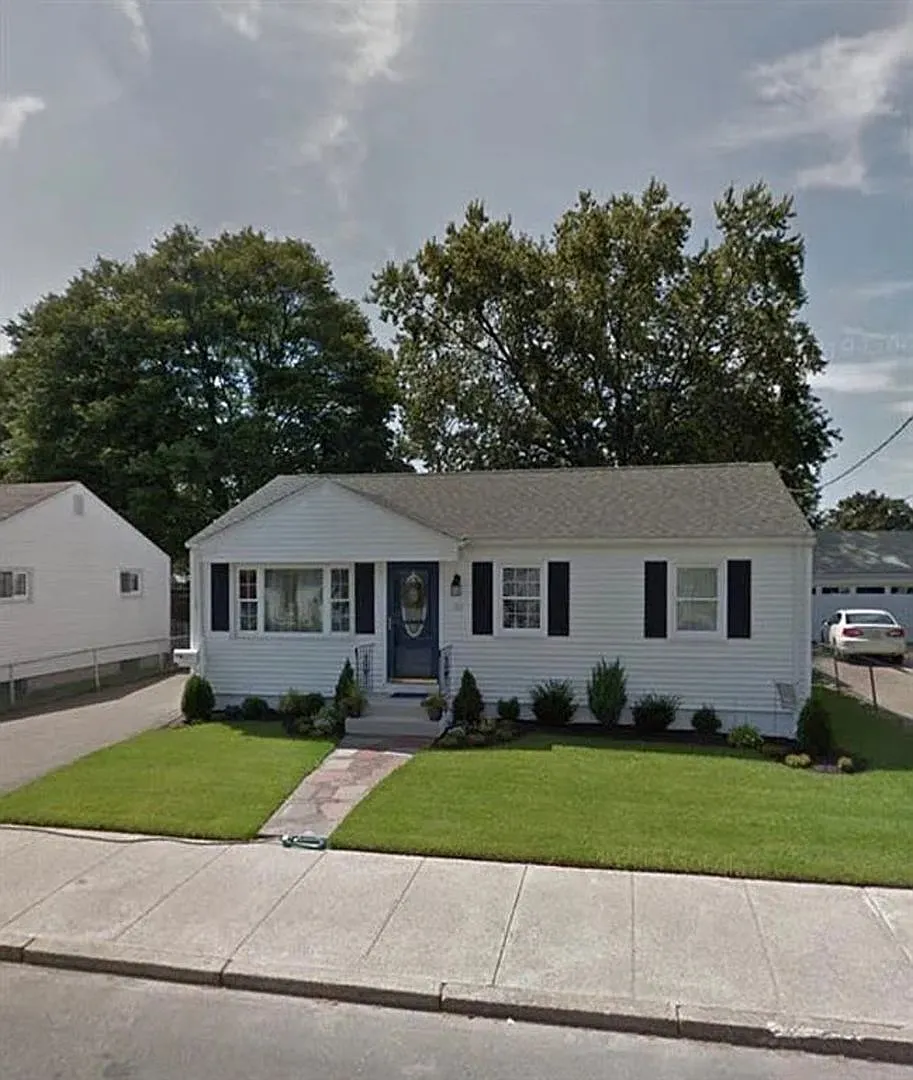 Beautifully Updated Single-Family Home with Finished Basement & Fenced Yard Available September 28!! — Photo 1