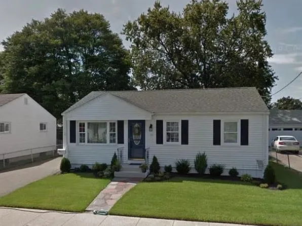 29 Dean St, Pawtucket, RI 02861