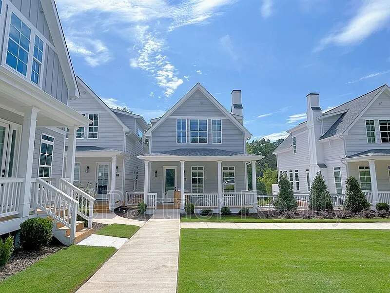 3 bed, 3.5 bath, 1950 sqft, $3,500 — Photo 2
