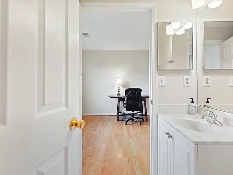 10018 Vanderbilt Cir #4 — Photo 10