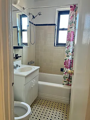 Rented by AZ REALTY NYC LLC | media 36