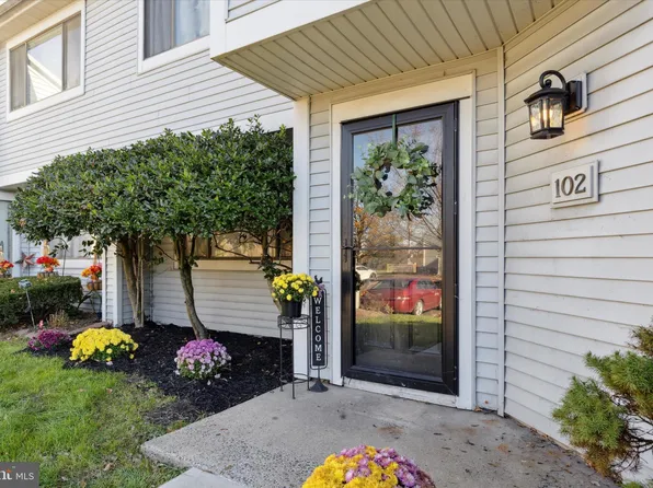 102 Freedom Cir, Harleysville, PA 19438